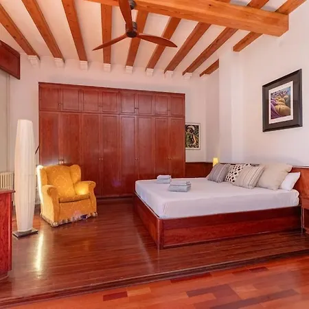 Casa Colomer بيت للعطل